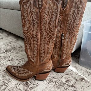 Ariat Dark Brown Leather Interior